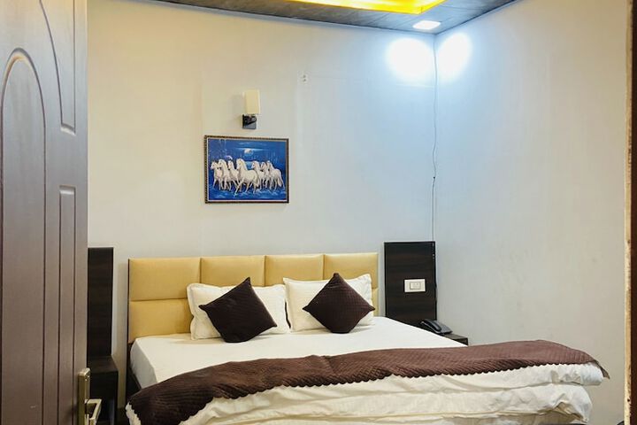 Room 5 of 24