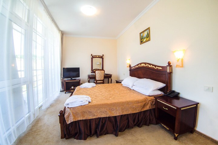 Room 13 of 42