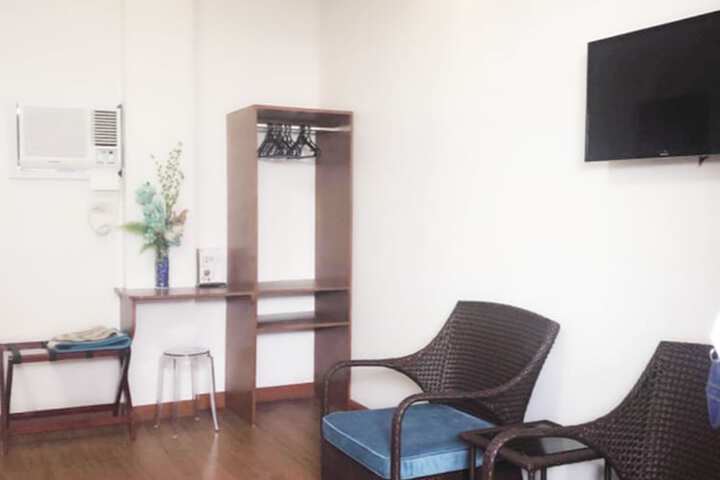 Room 13 of 16