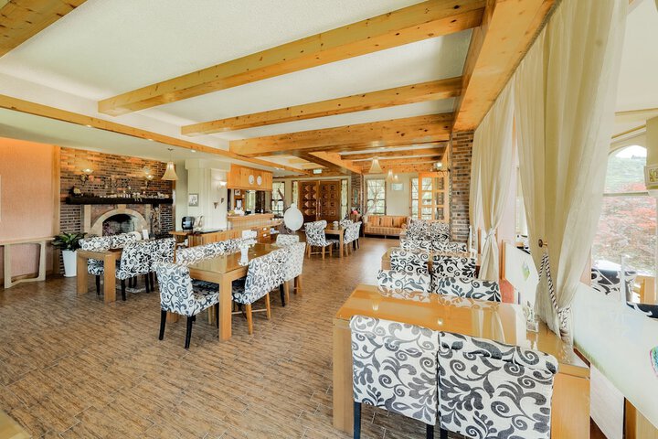 Dining 83 of 146