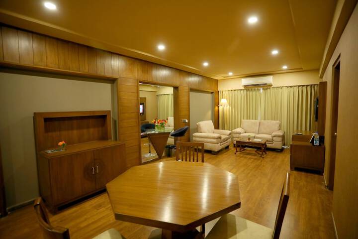 Room 11 of 24