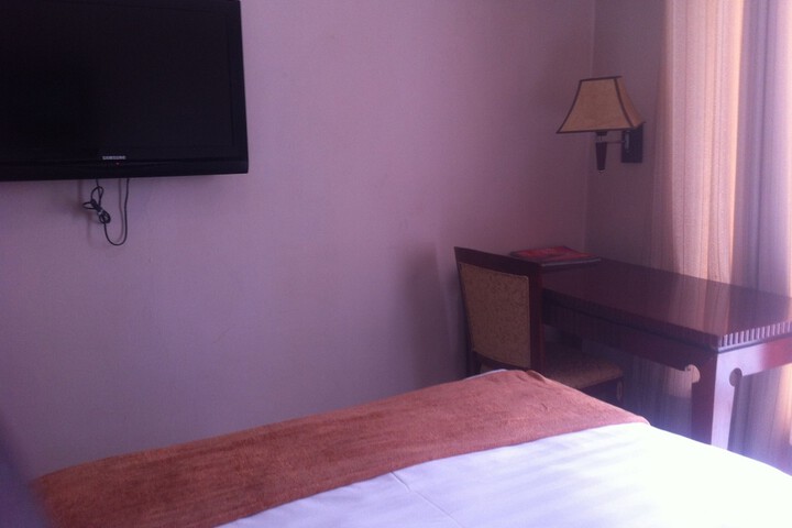 Room 7 of 24