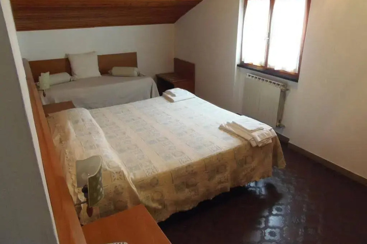 Room 4 of 20