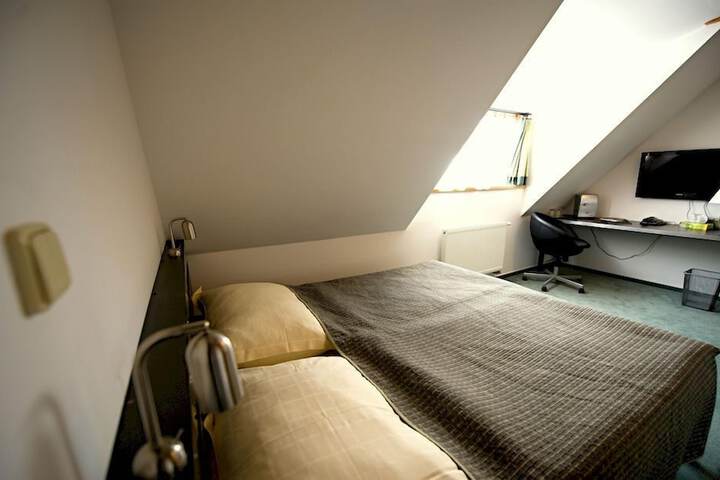Room 9 of 47