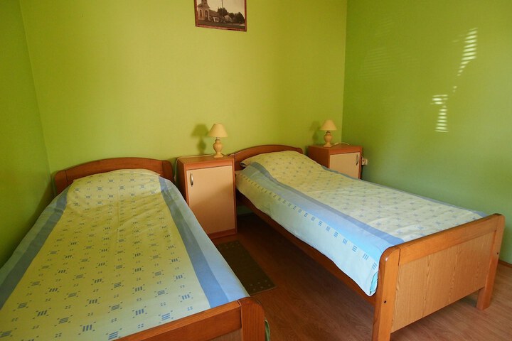 Room 6 of 16