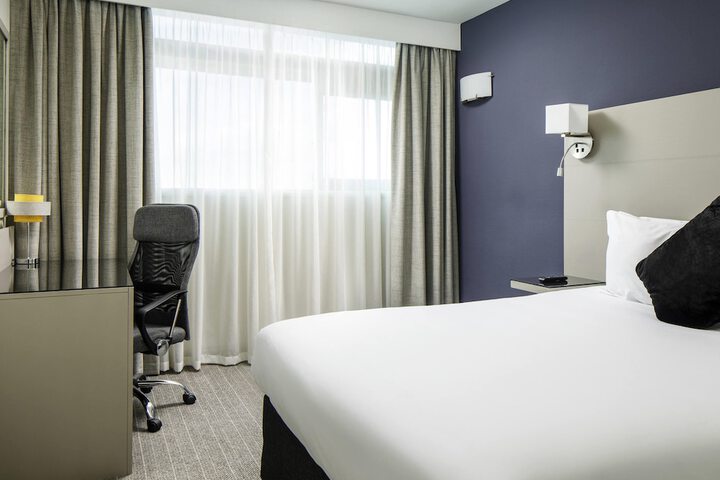 Room 2 of 66