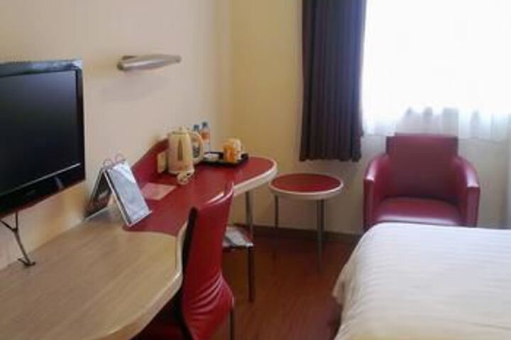 Room 10 of 24