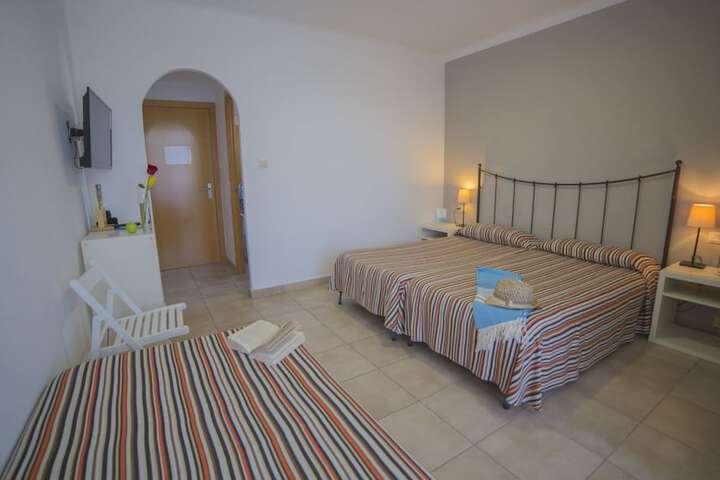 Room 30 of 104