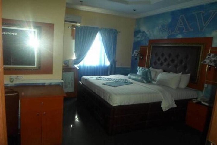 Room 5 of 21