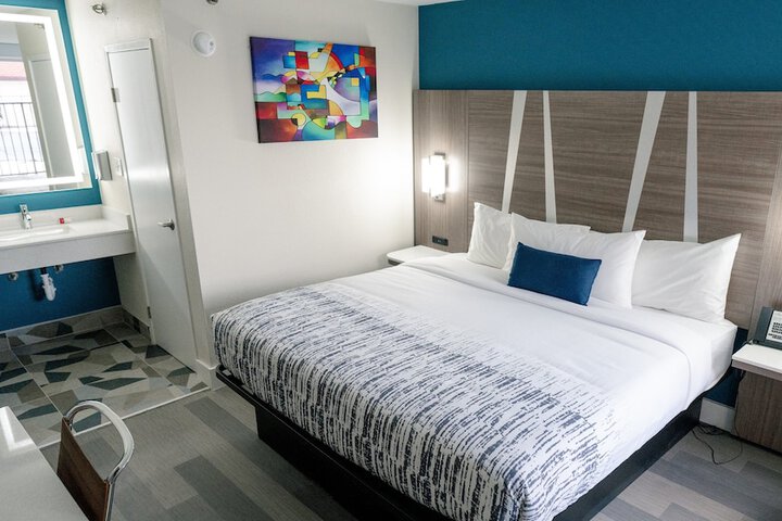 Standard Single King Bed (4 of 5)