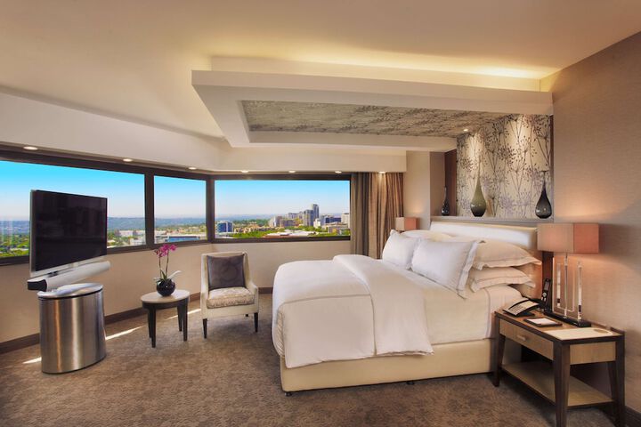 Room 28 of 102