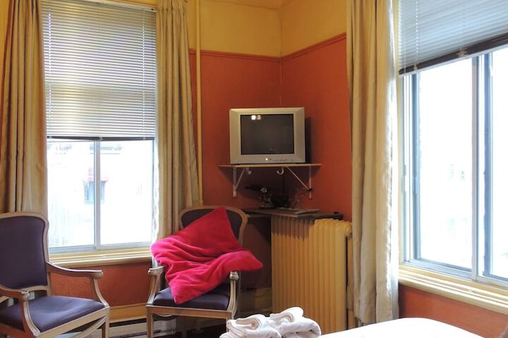 2 Double Beds Shared Bathroom (4 of 15)
