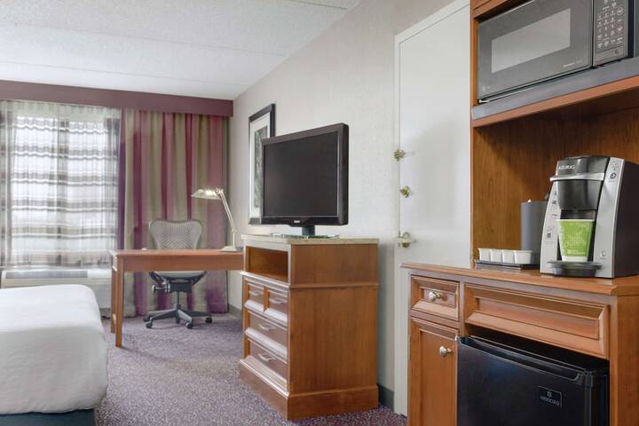 2 Queen Beds (1 of 10)