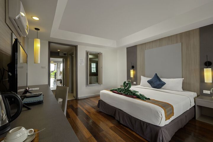 Room 27 of 82