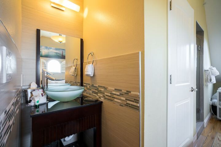 Bathroom sink