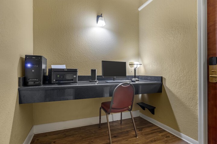 Business Center 45 of 48