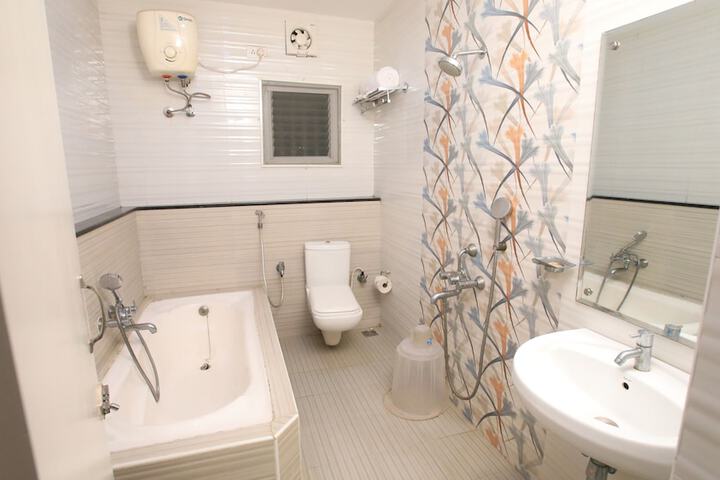 Room 16 of 19