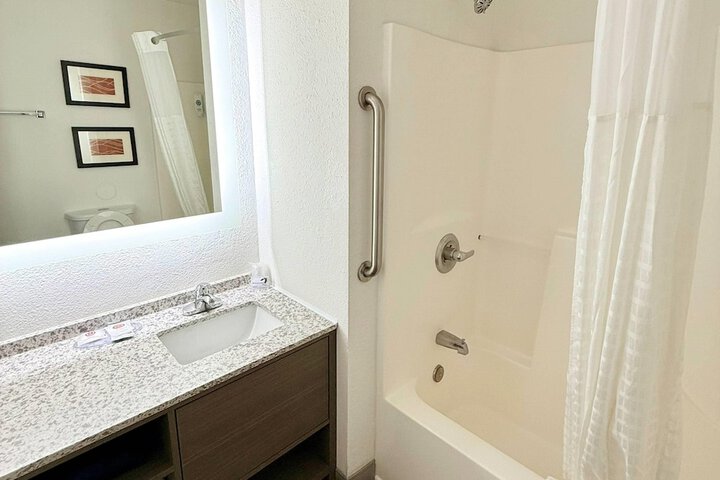 Room 15 of 35