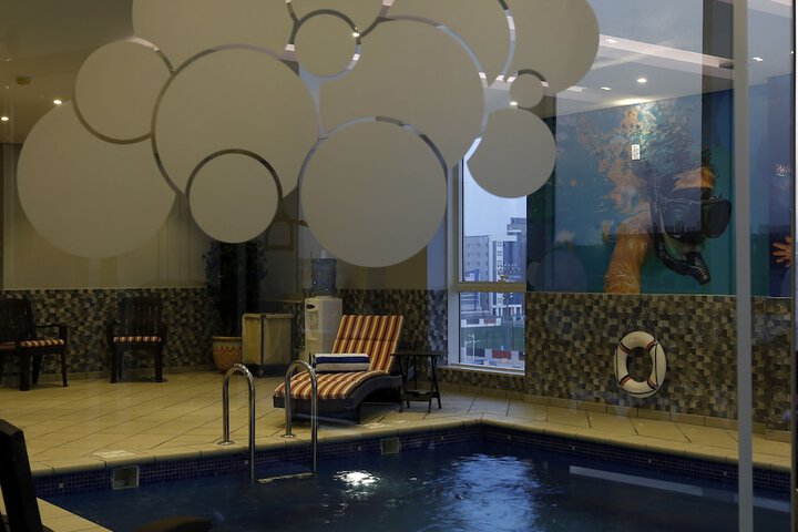 Pool 32 of 77