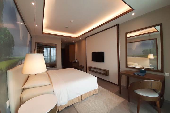 Room 12 of 80