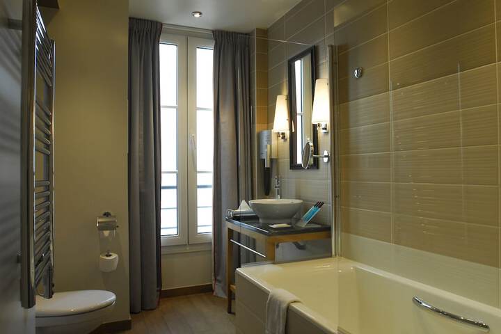 Room 34 of 59