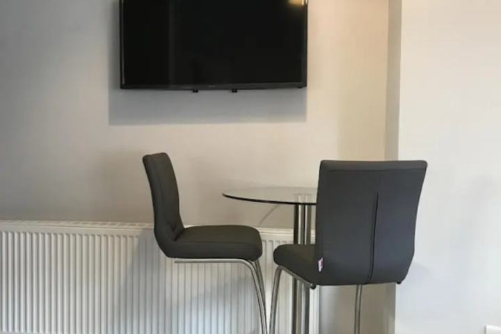 Room 10 of 14