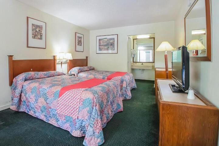 2 Queen Beds (12 of 12)