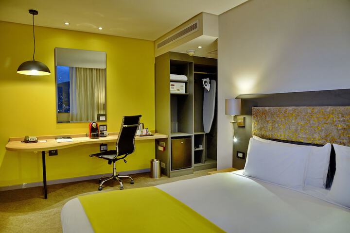 Room 21 of 76