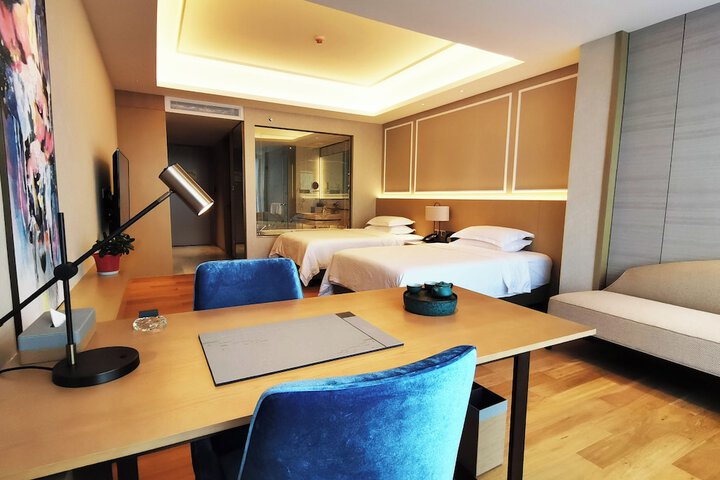 Room 6 of 28