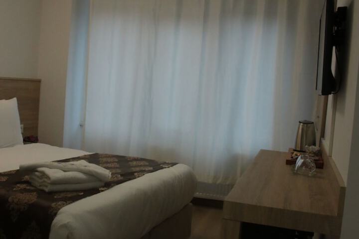Room 4 of 25