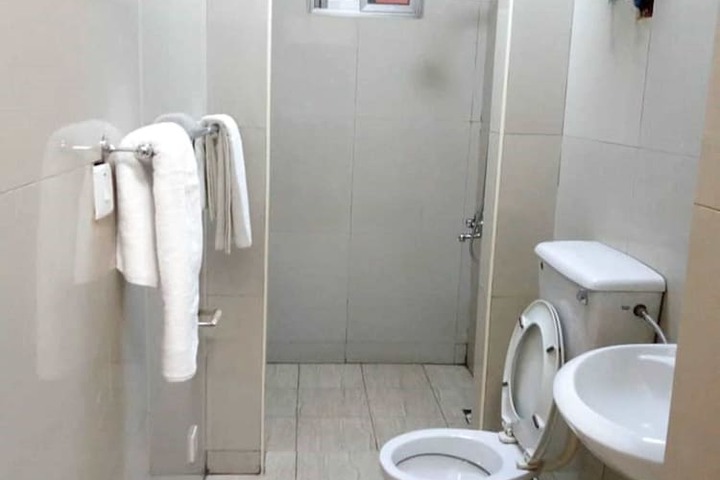 Room 8 of 10