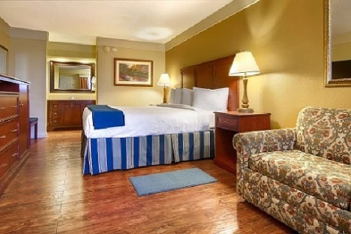 1 King Bed (1 of 30)