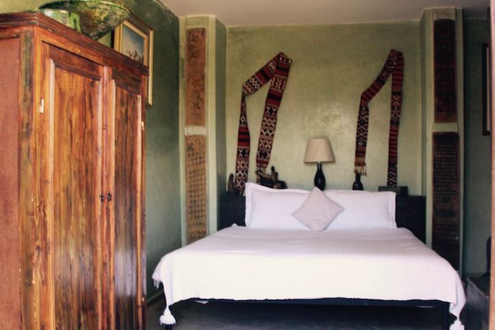 Room 12 of 32