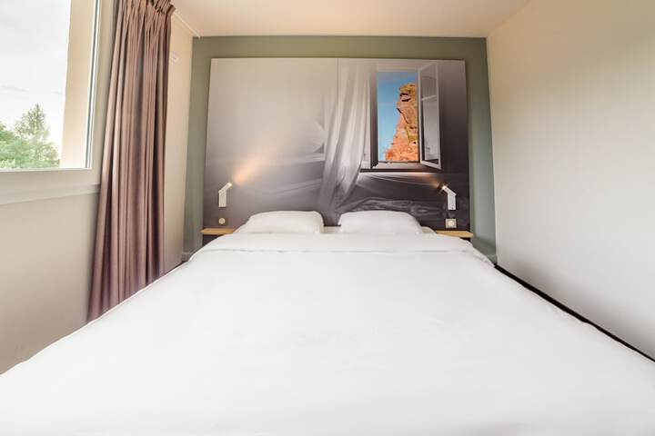 Room 8 of 43