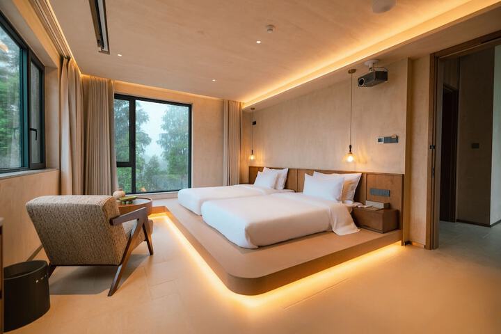 Room 3 of 38