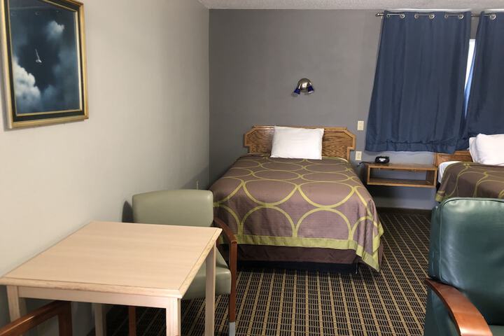 Room 13 of 33