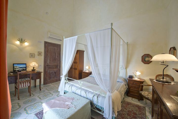 Room 10 of 81