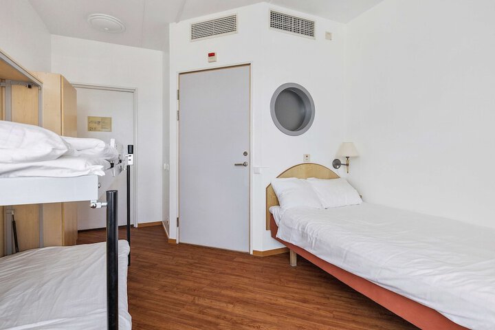 Room 16 of 82