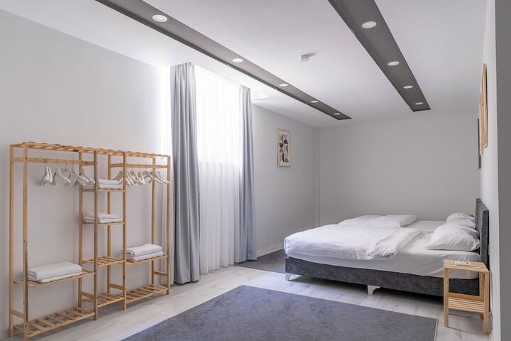 Room 141 of 293