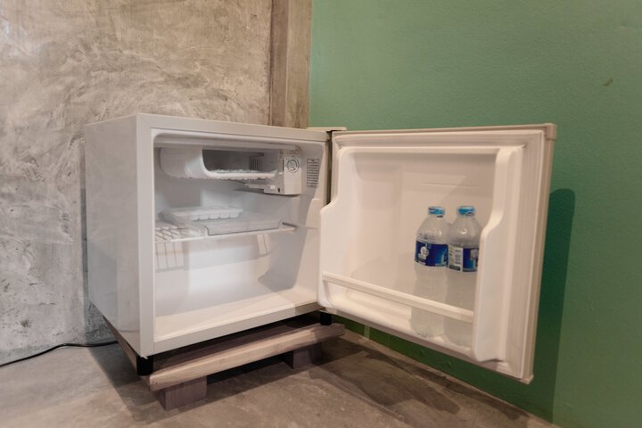 Mini-refrigerator