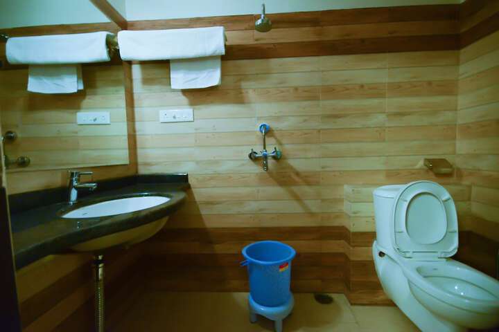 Room 17 of 38