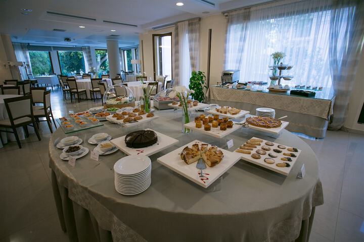 Breakfast/Coffee Service 77 of 104