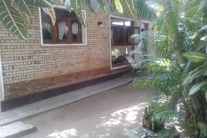 HIKKA BEACH MONKEY - HOSTEL