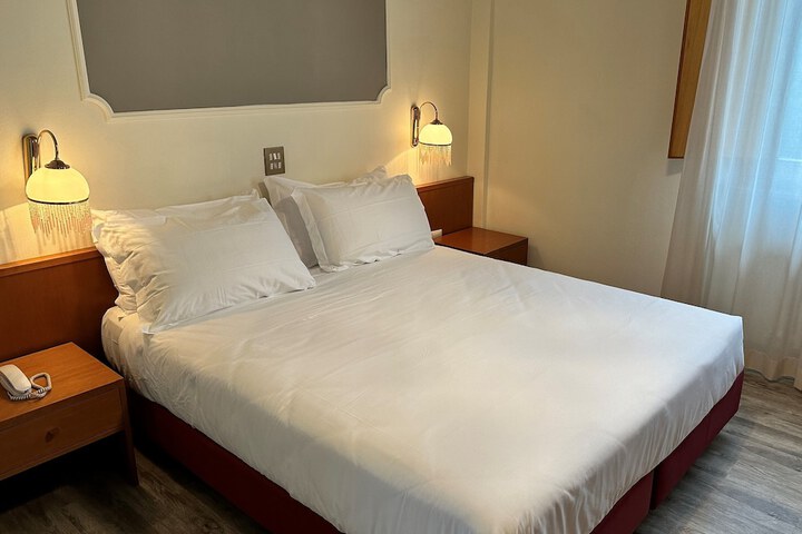 Room 12 of 36