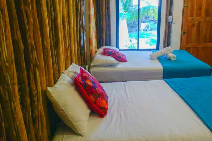 Room 10 of 28
