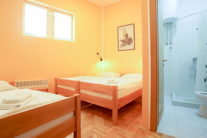 Room 35 of 40