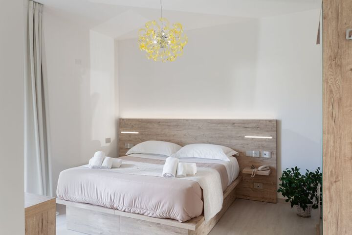 Room 7 of 27