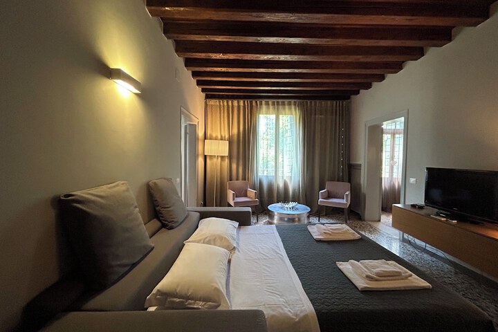 Room 26 of 42