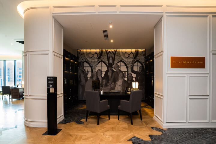Lounge 80 of 92