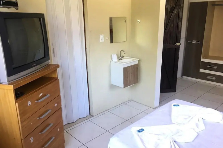 Room 4 of 16
